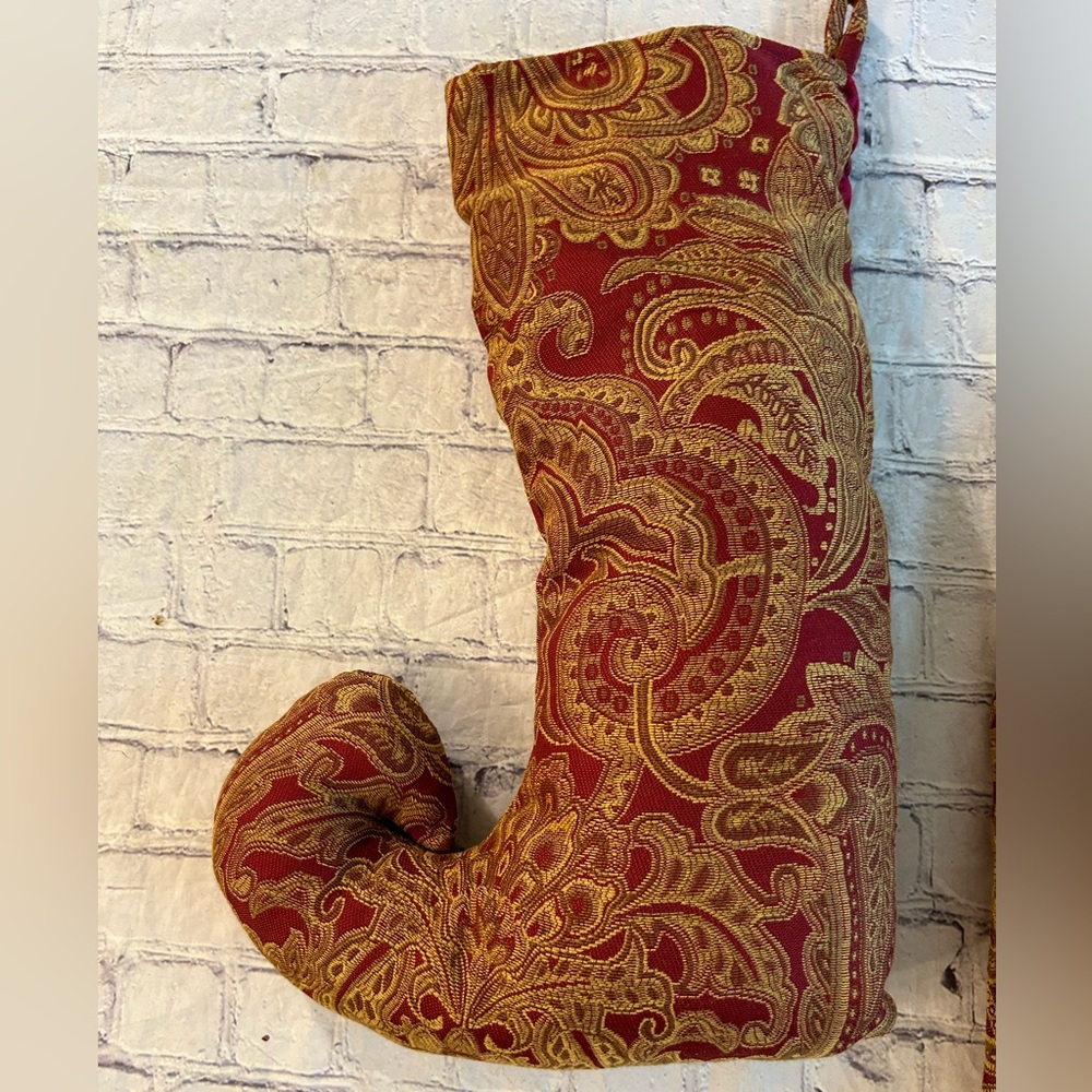 EMBROIDERED TAPESTRY BURGUNDY/GOLD CHRISTMAS TREE SKIRT AND MATCHING STOCKING - Picture 9 of 10